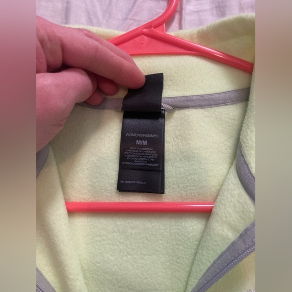 The North Face quarter zip lightweight fleece, yellow, sz M, good condition! - Picture 5 of 6